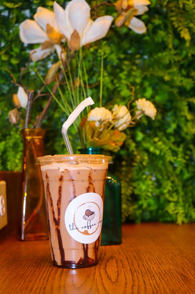 Iced mocha with flowers